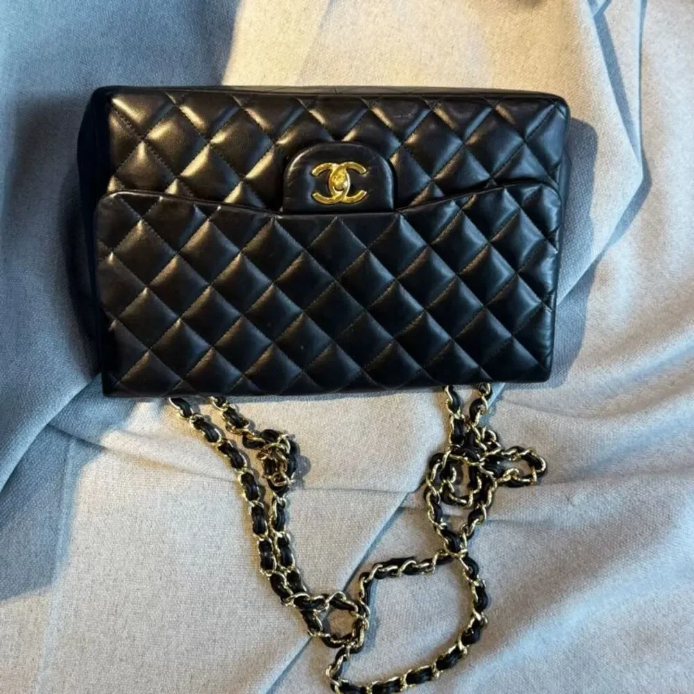 CHANEL brand color